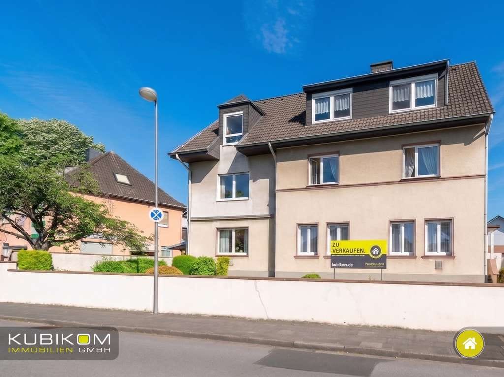 Immobilie in Langenfeld (Rheinland) - Großzügiges Wohnhaus mit flexibler Nutzung im Zentrum von Langenfeld. - Bild 0