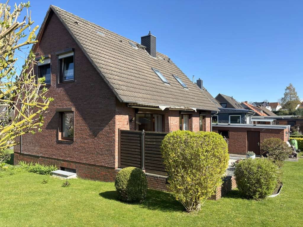 Immobilie in Neustadt in Holstein - 4½-Zi.-EFH mit großem Hobbyraum, Garage,Gartenhäuschen u. großzügigem Garten in Neustadt zu kaufen! - Bild 0