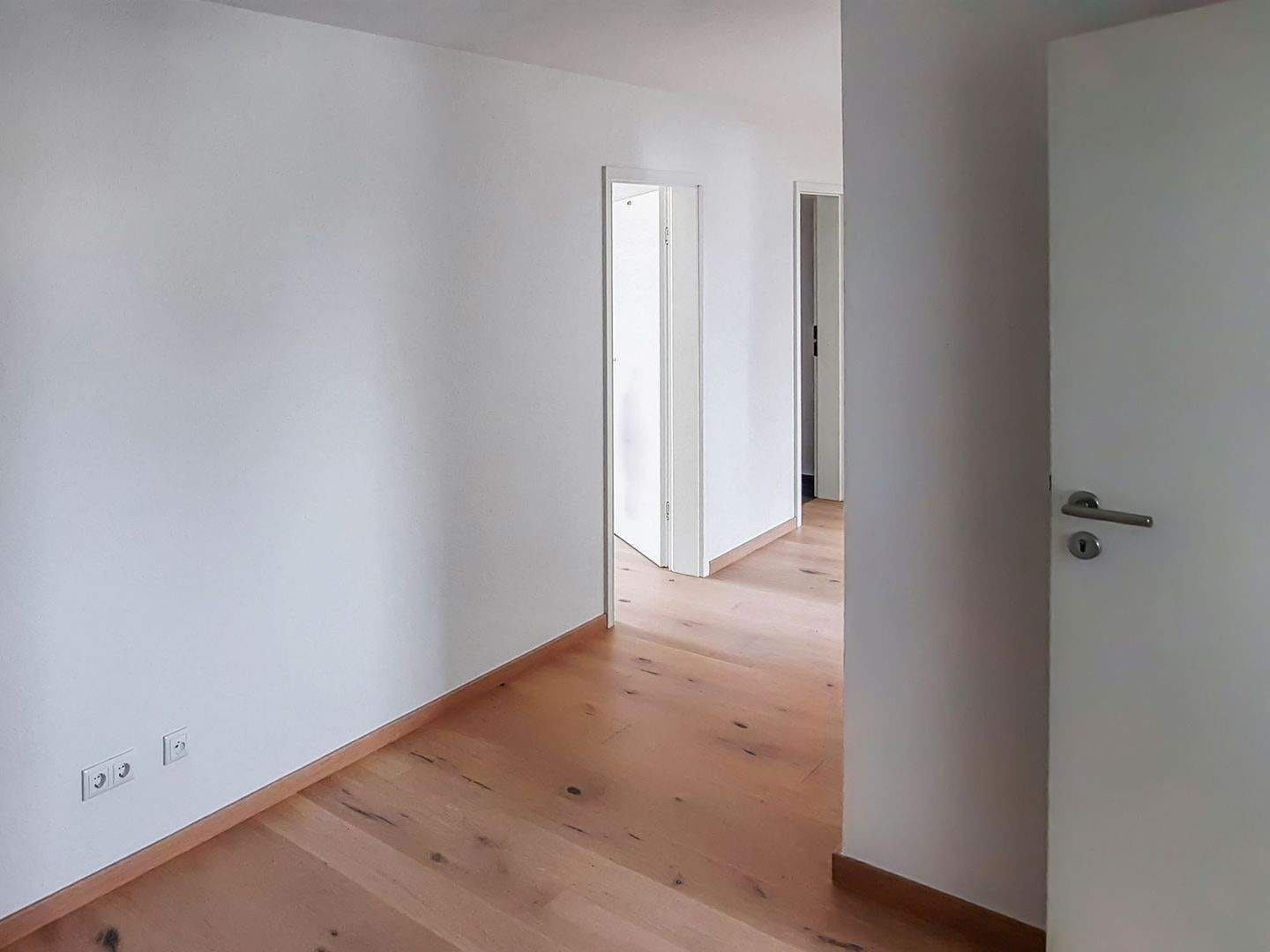 Immobilie in Brunnthal - 3-Zimmer-EG-Wohnung - hell, großzügig, vermietet an nette Menschen! - Bild 1