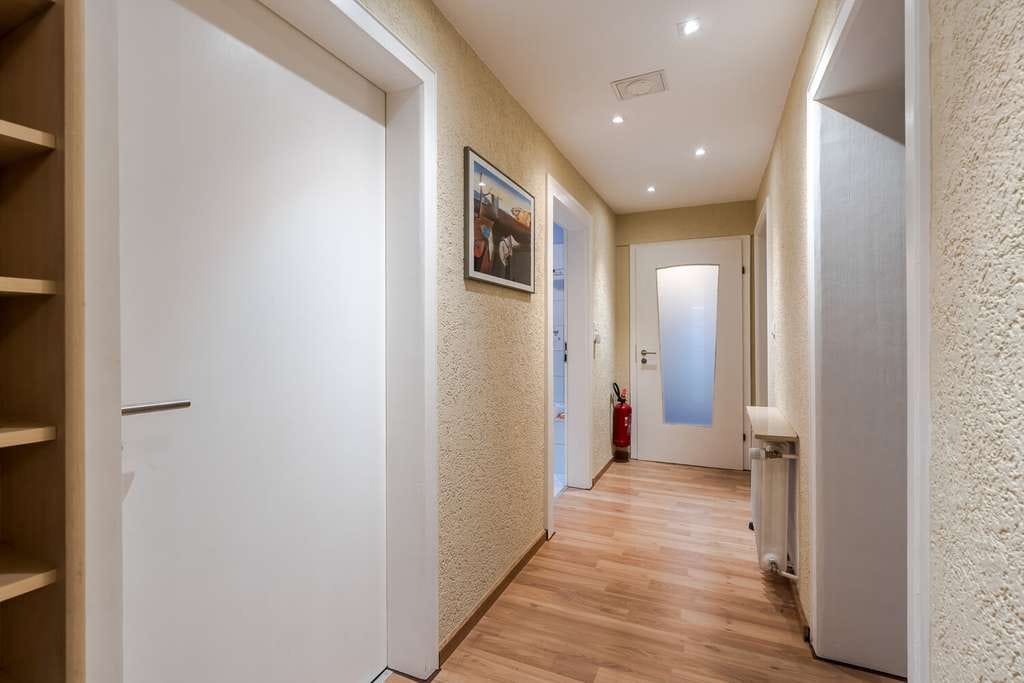 Immobilie in Schmitten - Flexibel nutzbare Immobilie mit Potenzial: Zentral gelegen mit Fernblick, ELW, Garten, Garage u. Hof - Bild 4