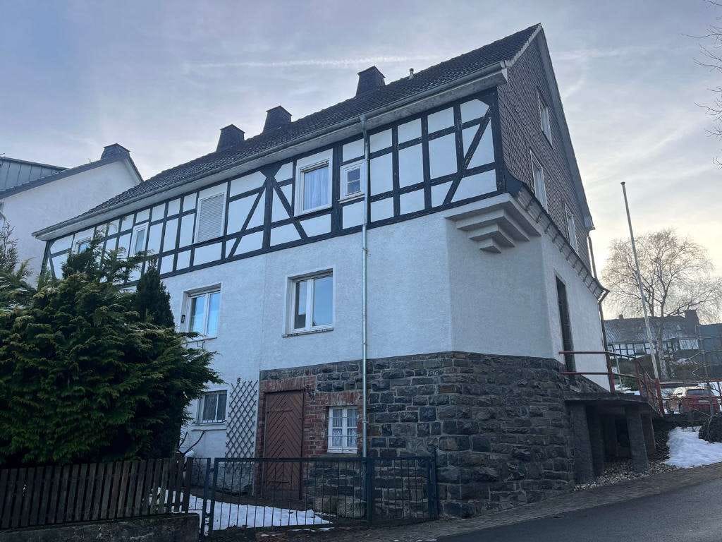 Immobilie in Hallenberg - / Ein Haus mit vielen Möglichkeiten! - Bild 3