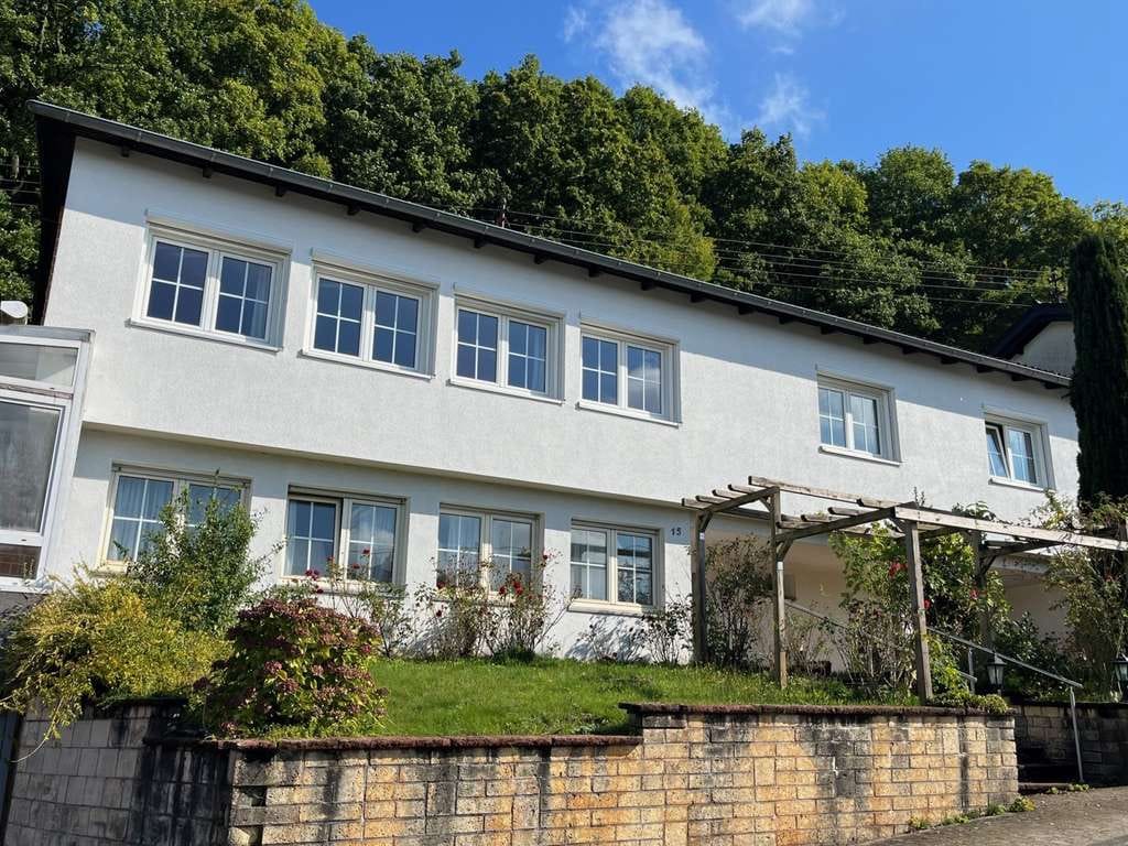 Immobilie in Eppelborn - DIRMINGEN: Großzügiger Bungalow mit ELW und Photovoltaikanlage in idyllischer Höhenlage! - Bild 0