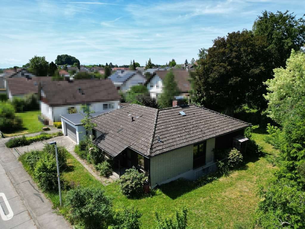 Immobilie in Fronreute - Idyllischer Bungalow in Ortsrandlage mit sehr großem Grundstück und Ausbaupotenzial - Bild 0