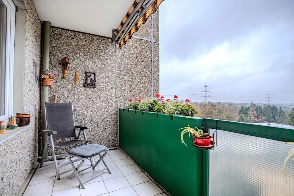 Immobilie in Haan - 101m² für Eigennutzer in Haan -Renovierungsbedürftige Eigentumswohnung mit Balkon, Garagenstellplatz - Bild 1