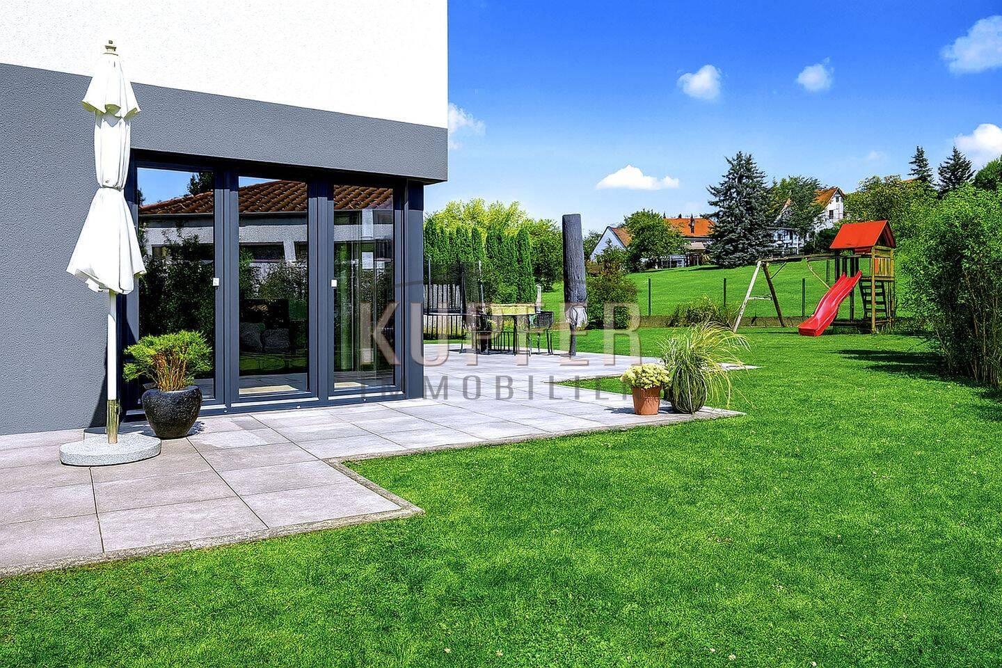 Immobilie in Langensendelbach - Nachhaltiges Wohnen: Effizienzhaus A+ mit Garten in begehrter Lage! - Bild 3
