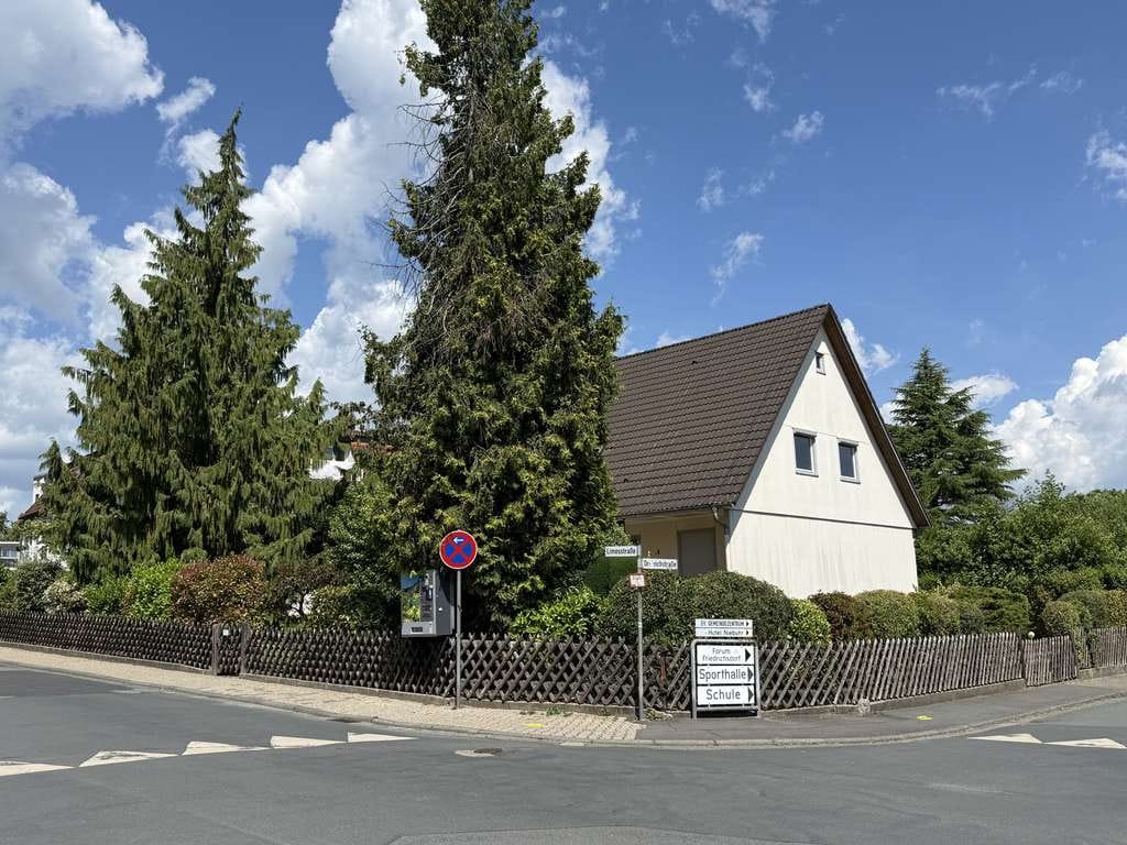 Immobilie in Friedrichsdorf - "ENTDECKE DIE MÖGLICHKEITEN !" Interessantes Fertighaus auf wunderschönem Eckgrundstück! - Bild 0