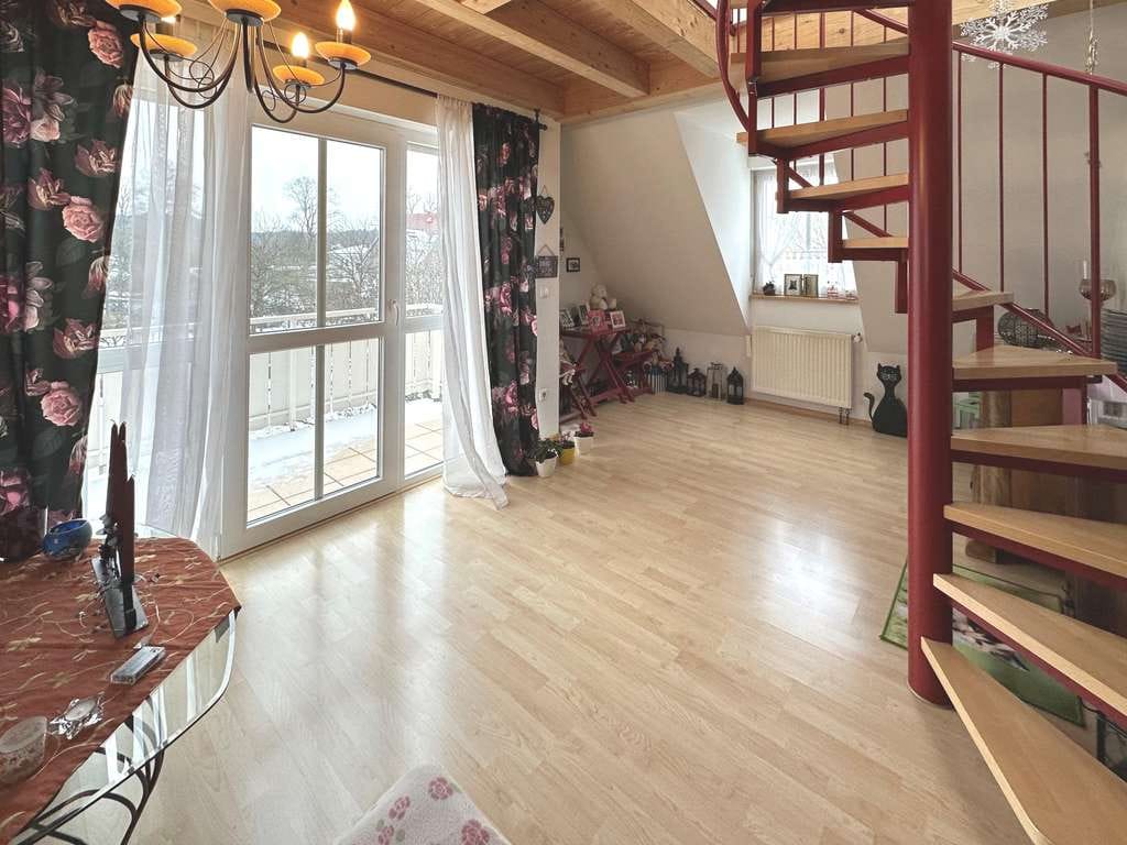 Immobilie in Kirchseeon - Investieren mit Komfort: sehr gepflegte 3-Zimmer-Galeriewohnung, zwei Balkone, stabile Miete! - Bild 1