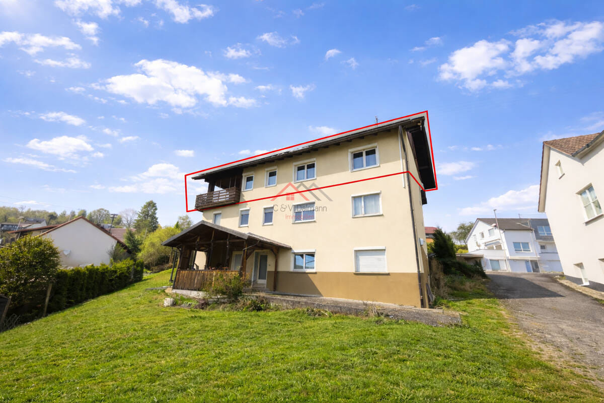 Immobilie in Aldingen - Wohnen mit Weitblick - modernisierte 5-Zimmer-Wohnung mit Stellplatz, viel Platz und Perspektive - Bild 0