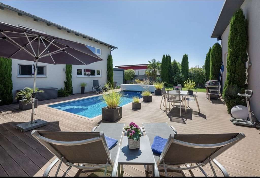 Immobilie in Steinmauern - Stilvolle Wohnresidenz mit Pool, Privatsphäre und großzügigem Raumkonzept - Bild 0