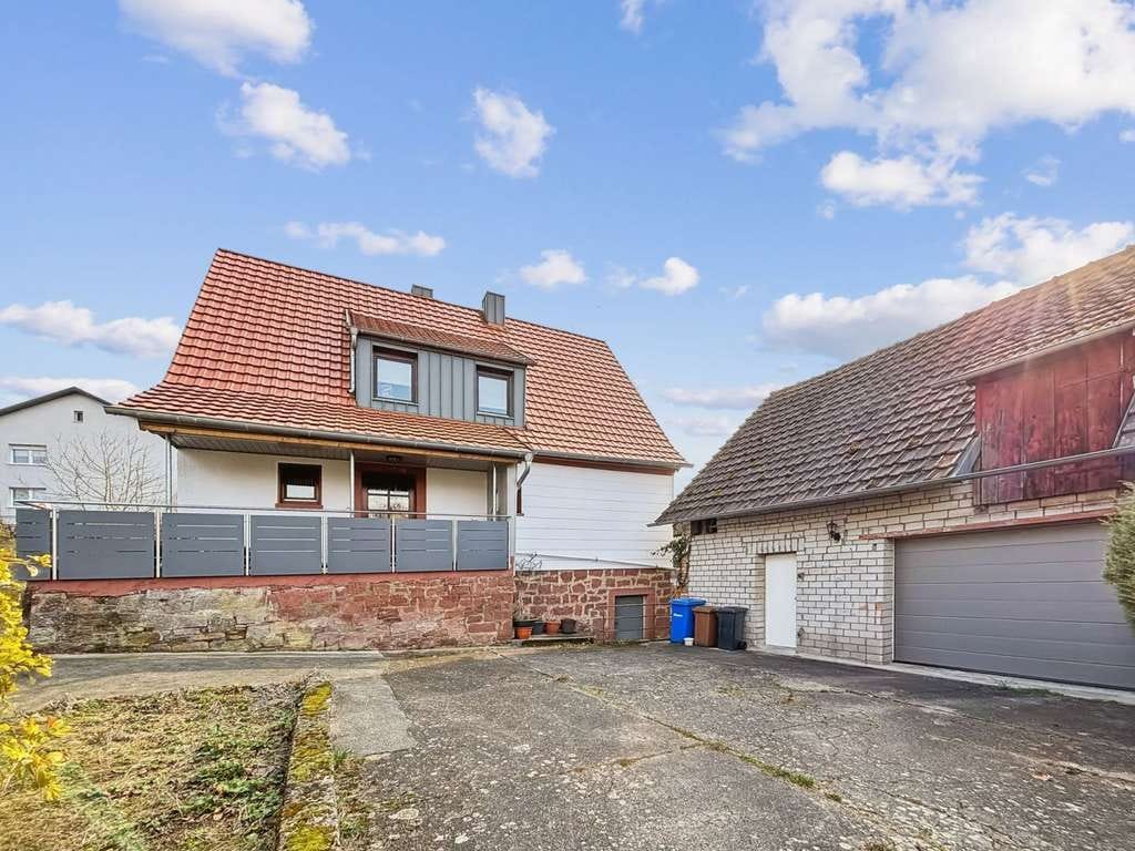 Immobilie in Gemünden am Main - Idyllisches Einfamilienhaus mit Garten in ruhiger Lage von Adelsberg / Gemünden - Bild 1
