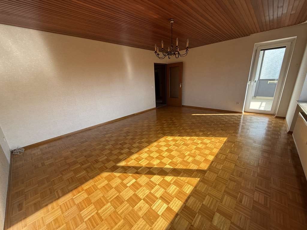 Immobilie in Wolfenbüttel - +++ Freie 4-Zimmer ETW mit Loggia, PKW-Stellplatz und Kellerraum+++ - Bild 2