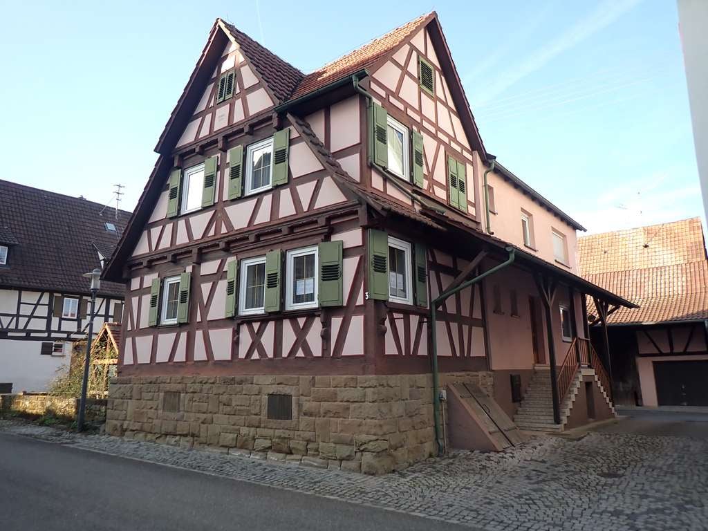 Immobilie in Illingen - Historisches Fachwerkhaus aus dem Jahr 1731 mit Scheune, pot. Bauplatz und großem Grundstück - Bild 0