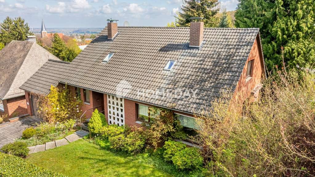 Immobilie in Lübbecke - Lübbecke aufgepasst: Großes Einfamilienhaus mit Einliegerwohnung und unverbaubarem Fernblick - Bild 1