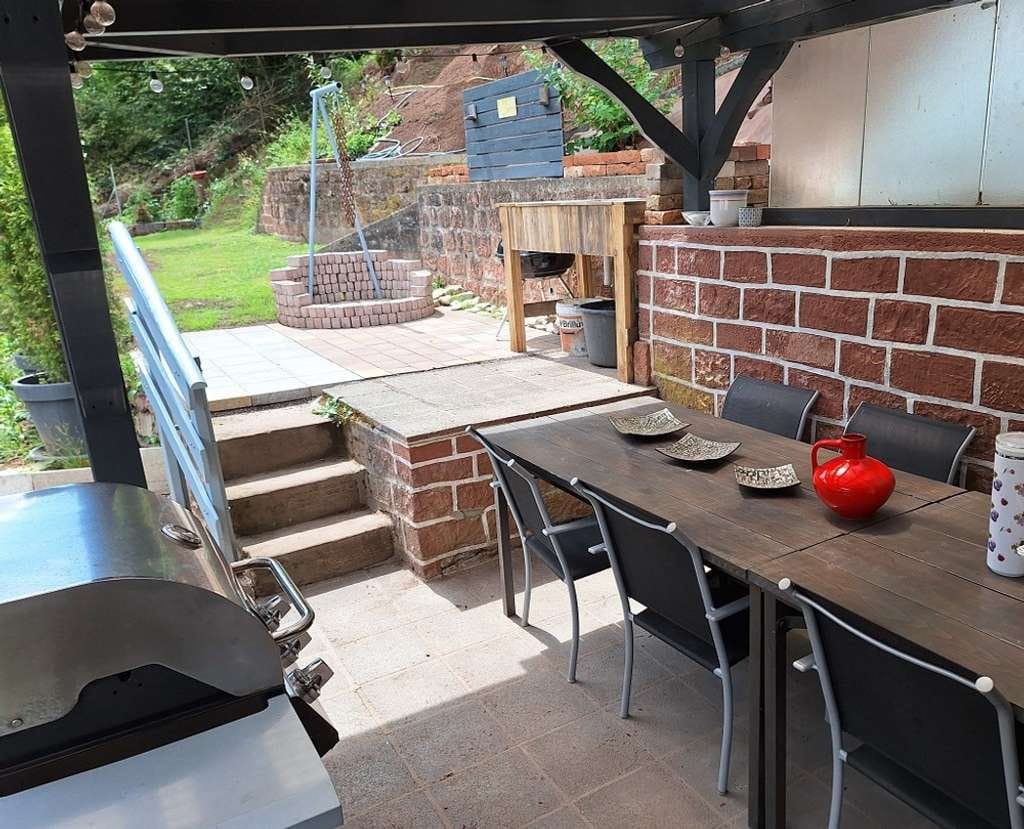 Immobilie in Esthal - Einzugsbereites Familien- oder Ferienhaus mit schönem Garten und top Freizeitangeboten in Waldlage - Bild 2
