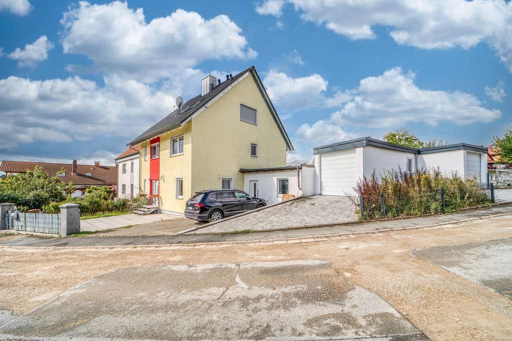 Immobilie in Hemhofen - Modernisierte Doppelhaushälfte in Hemhofen: Familienidylle mit vielen Extras! - Bild 0