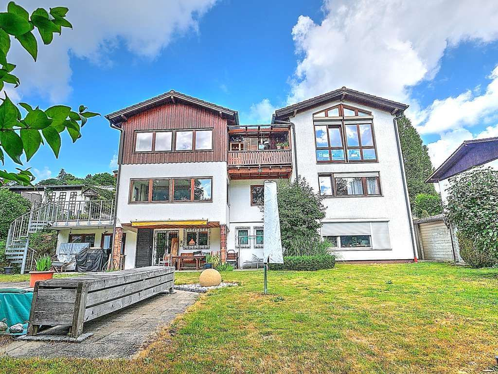 Immobilie in Feldafing - FELDAFING: DREIFAMILIENWOHNHAUS - CHARMATES WOHNEN MIT WEITBLICK UND POTENZIAL! - Bild 0