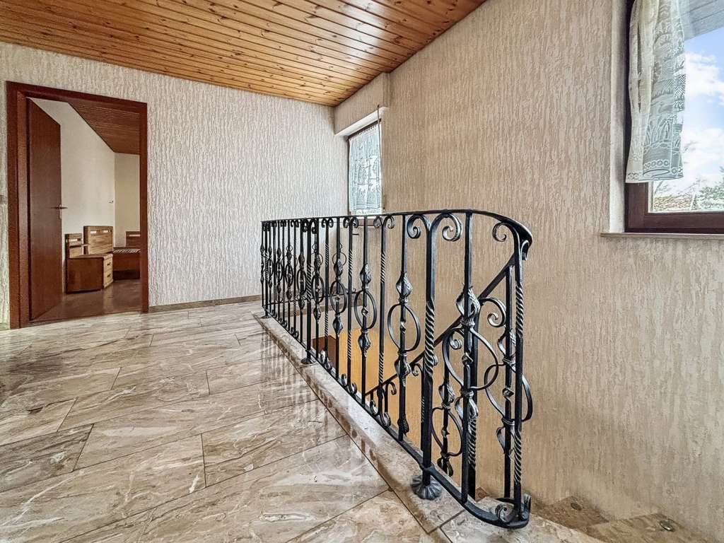 Immobilie in Lauf - Zuhause mit Charakter – Einfamilienhaus voller Möglichkeiten für die Wohnträume Ihrer Familie - Bild 3