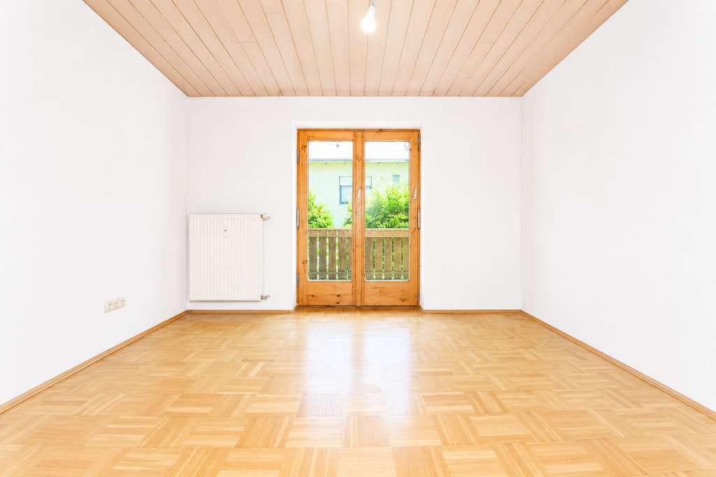 Immobilie in Bruckberg - Großzügige Erdgeschosswohnung mit Terrasse, Gartenanteil und eigener Photovoltaikanlage in Bruckberg - Bild 1