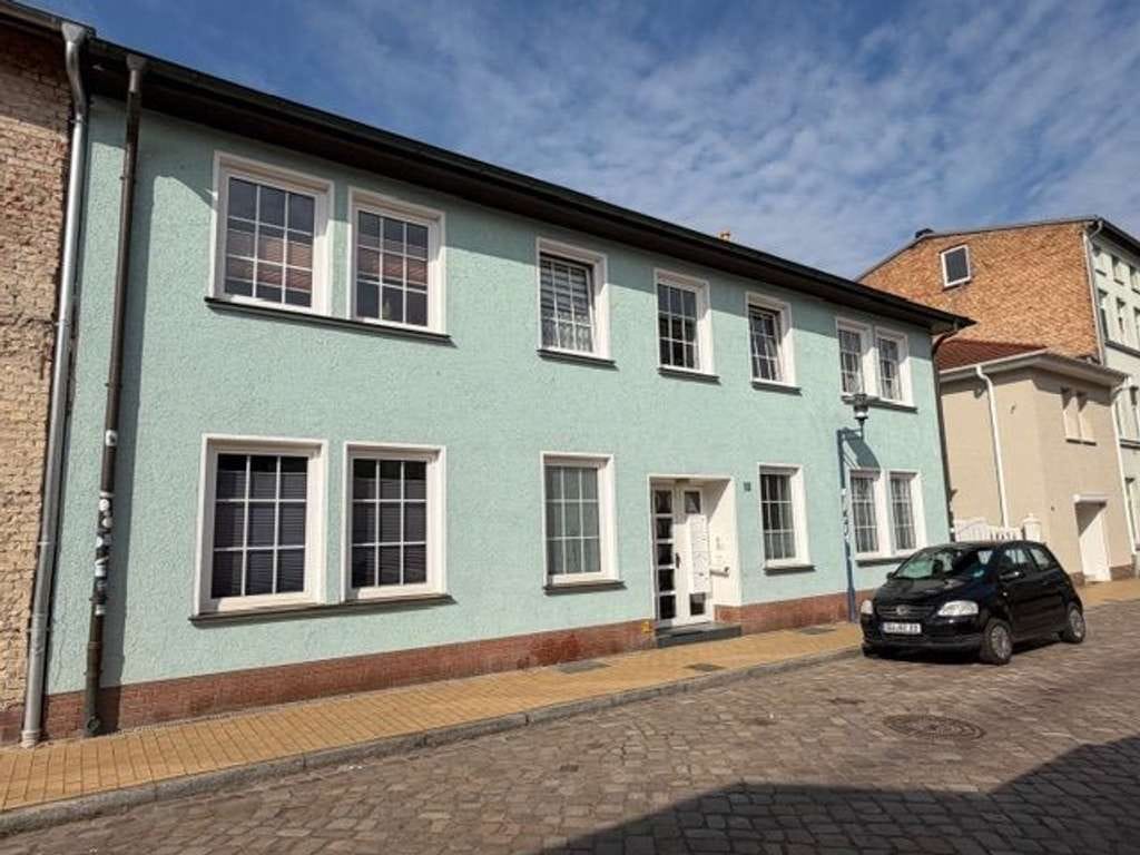 Immobilie in Güstrow - Mehrfamilienhaus im Schweriner Viertel in Güstrow - Bild 0