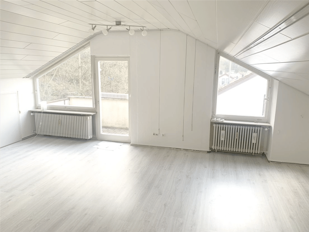 Immobilie in Bad Liebenzell - Wohnen, wo andere Urlaub machen – großzügige 1,5-Zimmerwohnung mit Balkon - Bild 0