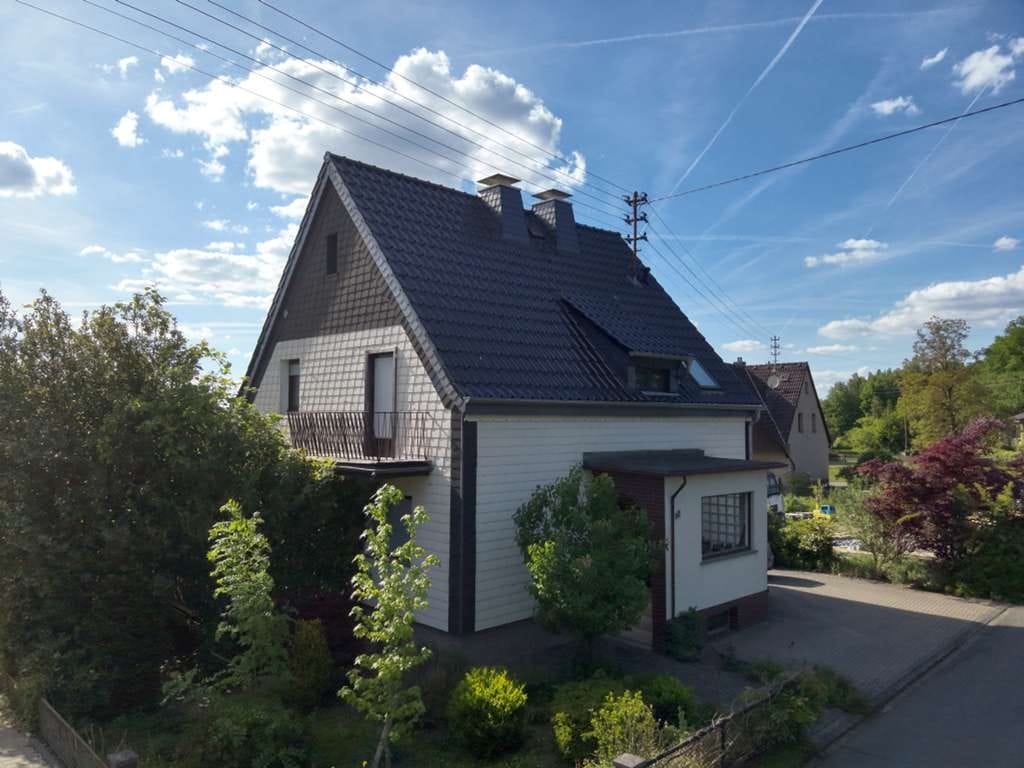 Immobilie in Weyerbusch - Einfamilienhaus mit Doppelgarage nahe dem Ortsrand - Bild 1