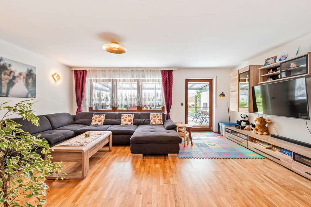 Immobilie in Lehrensteinsfeld - Modernisiertes Reihenmittelhaus mit Garage und Garten in Lehrensteinsfeld zu verkaufen! - Bild 1