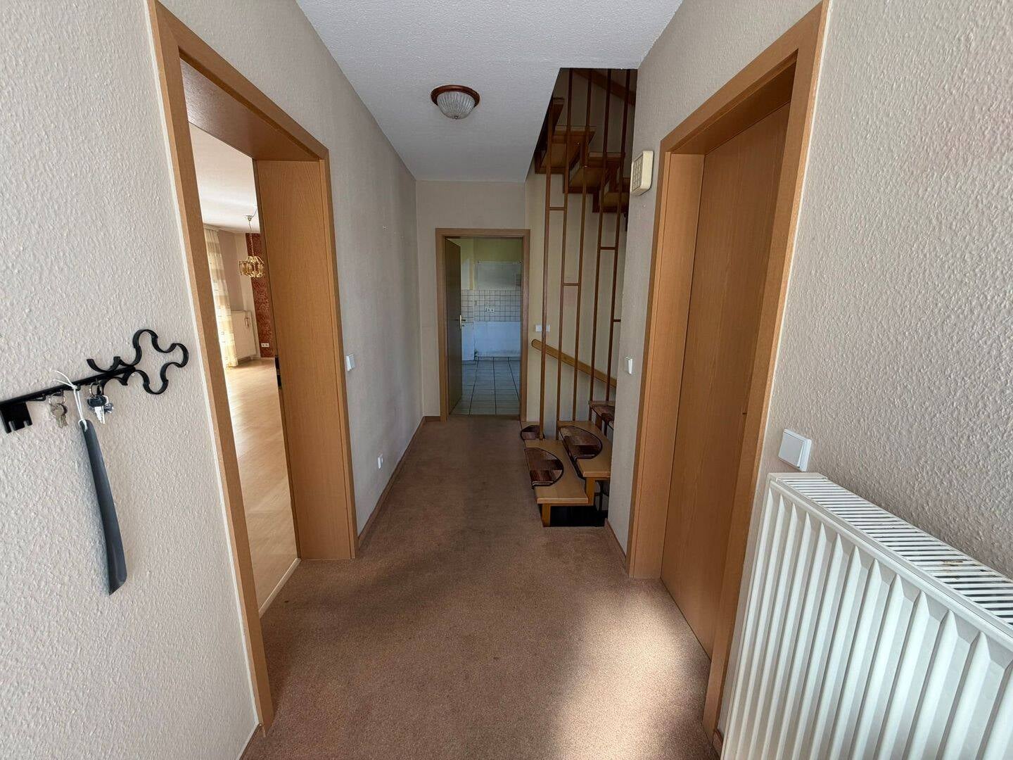 Immobilie in Kyffhäuserland - mod.-bed. EFH | 4 ZKB | Gäste-Bad | Kamin | Garten Tiefgarage | tolle Lage | Sondershausen - Bild 2