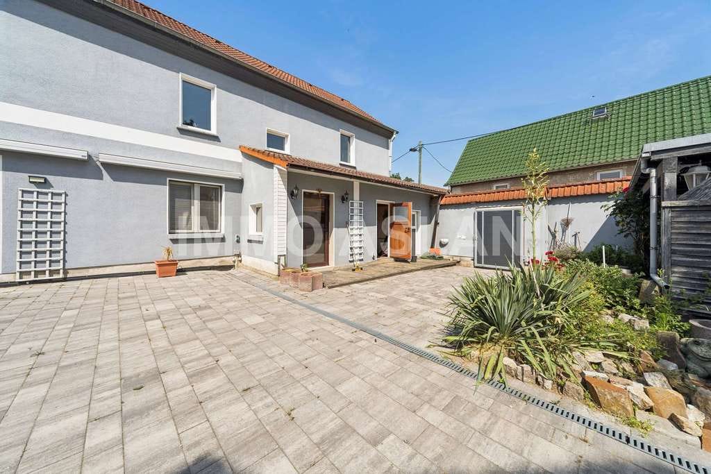Immobilie in Markranstädt - Außergewöhnlich vielseitiges Wohnhaus mit Kamin, Einbauküche und großem Hofbereich - Bild 1