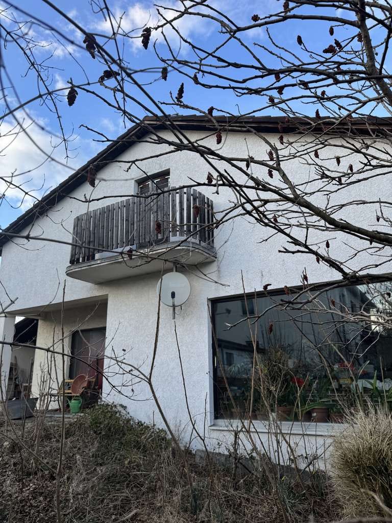 Immobilie in Seefeld - EFH auf alt eingewachsenem Grundstück! Aufstockung o. großzügige Bebaubarkeit f. DHH/RH/MFH möglich - Bild 2
