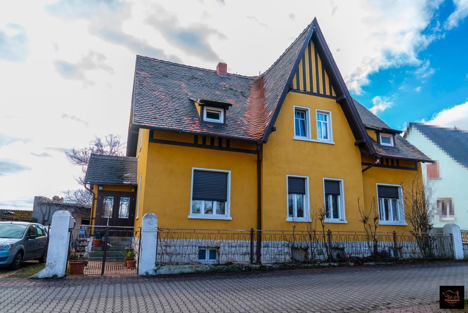 Immobilie in Laucha an der Unstrut - Herrschaftliches Zweifamilienhaus mit Villa-Charakter, ideal für Familie, Generation oder Vermietung - Bild 0