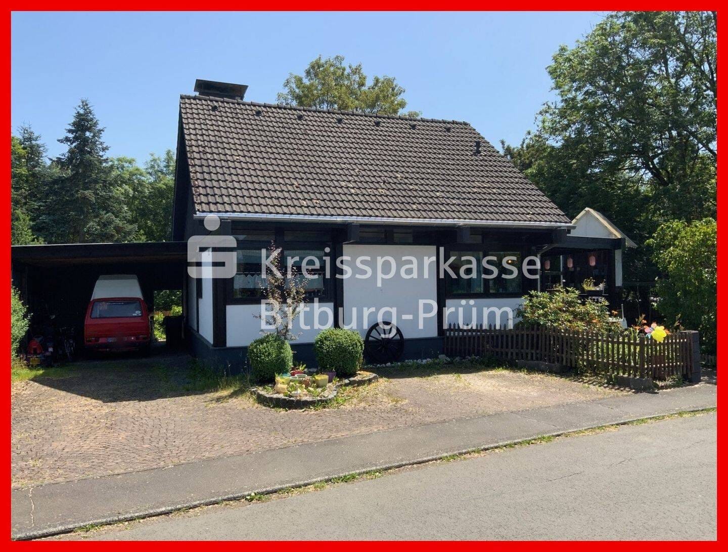Immobilie in Bleialf - Gemütliches Einfamilienhaus mit Carport und schönem Garten - Bild 0