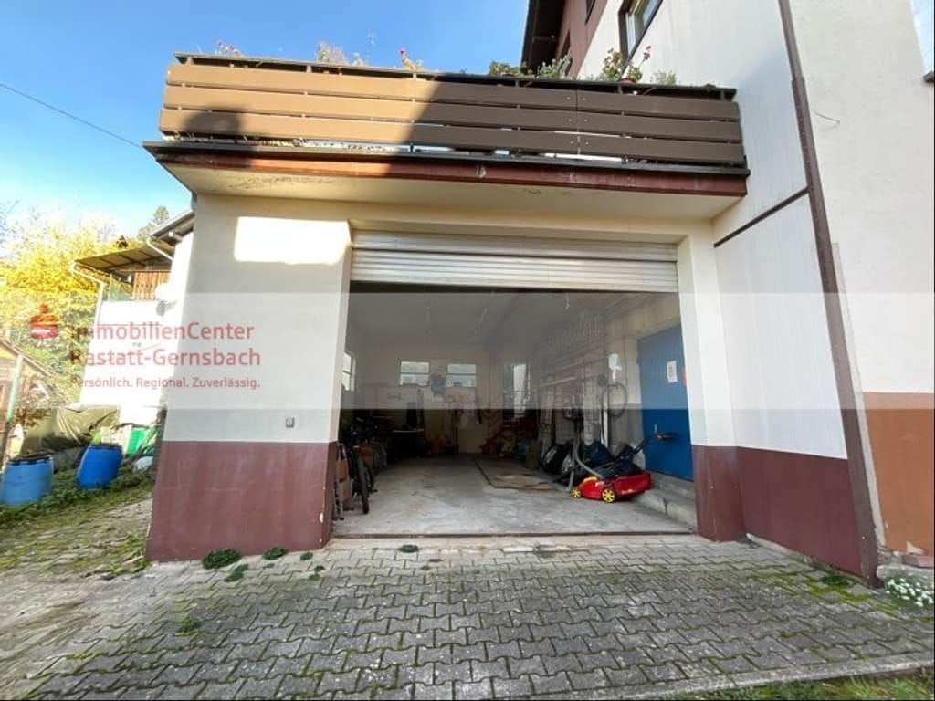 Immobilie in Loffenau - Zwei Häuser – viele Möglichkeiten! DHH und EFH mit großem Grundstück und Hallengarage - Bild 4
