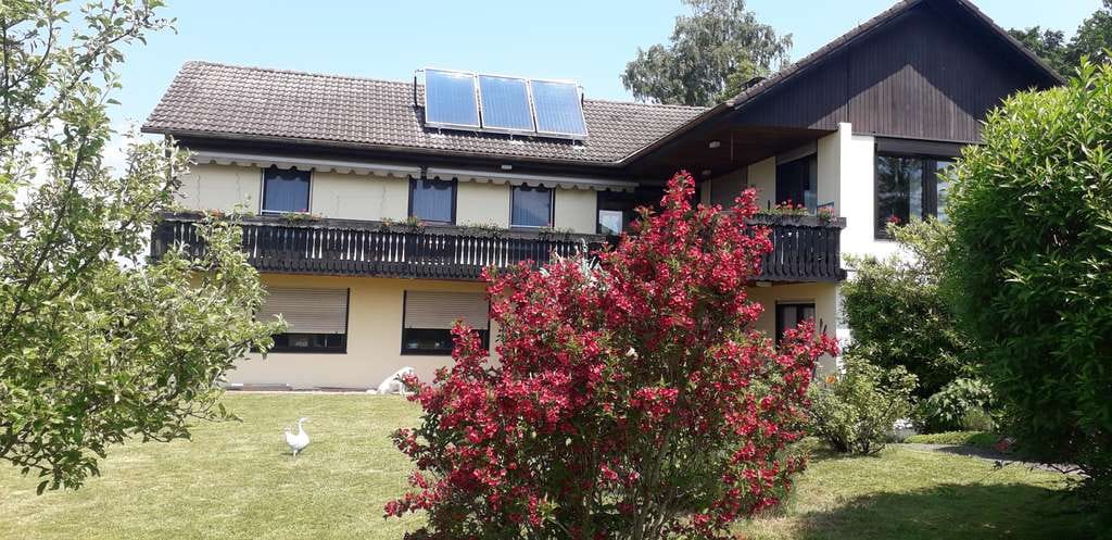 Immobilie in Grabenstätt -  2-Zimmer-Wohnung mit großer Terassse und großem Garten;  Landhaus mit nur 4 Wohneinheiten - Bild 0