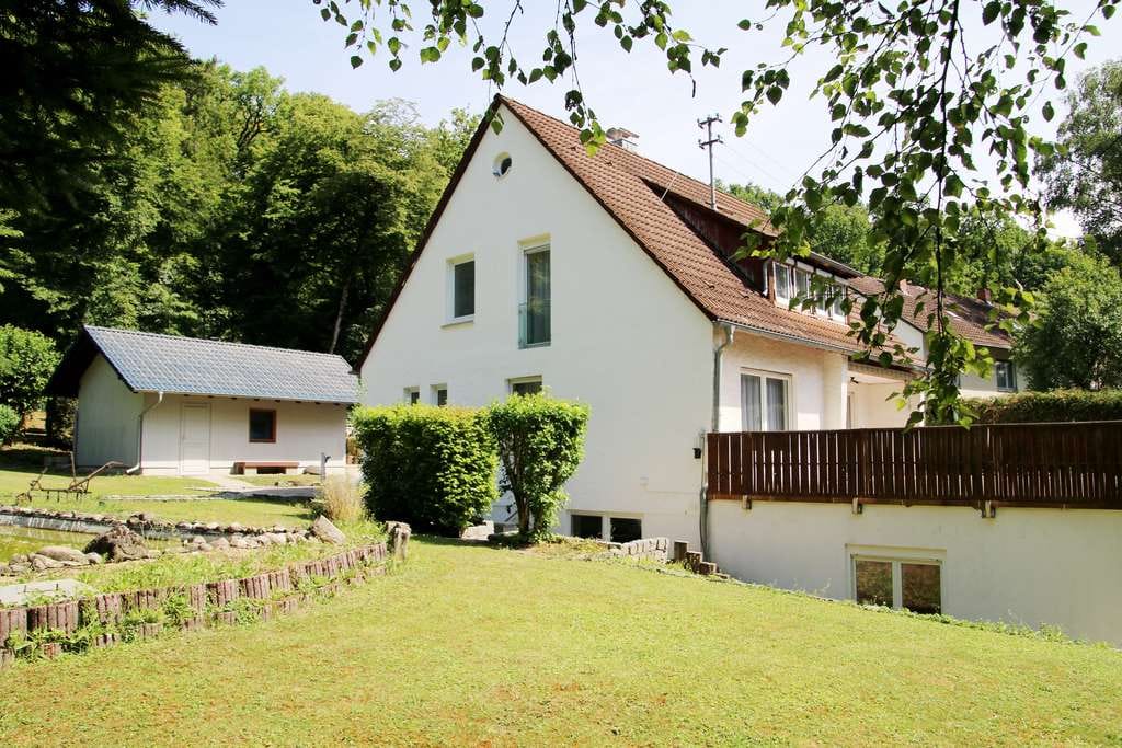 Immobilie in Westerstetten - Einfamilienhaus mit Einliegerwohnung (ca. 90 qm) und großem Grundstück in ruhiger Lage - Bild 0
