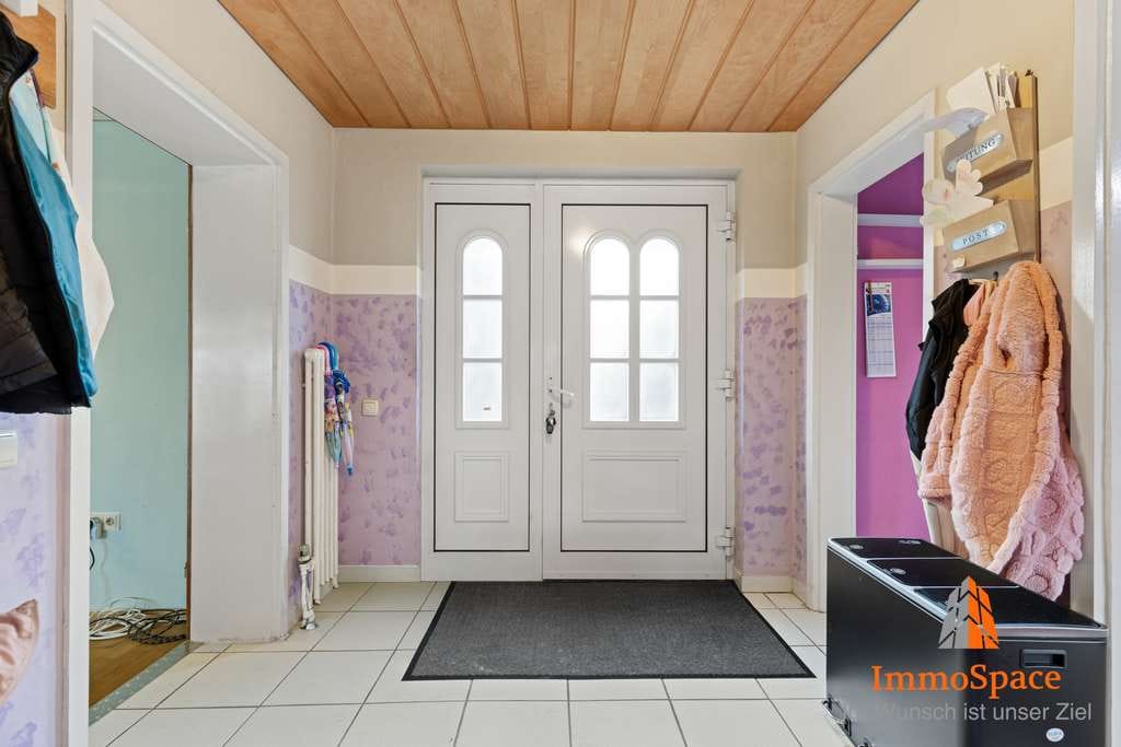 Immobilie in Horgau - Großzügiger Bungalow mit XXL-Wintergarten, lichtdurchflutetem Wohnkonzept und idyllischem Garten - Bild 1