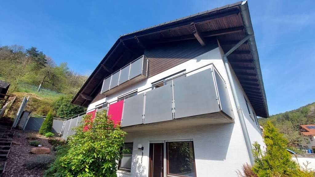 Immobilie in Heimbuchenthal - Idyllisches 1-FMH mit ELW  im Herzen des Spessarts – Perfekt für Familien & Generationenwohnen - Bild 1