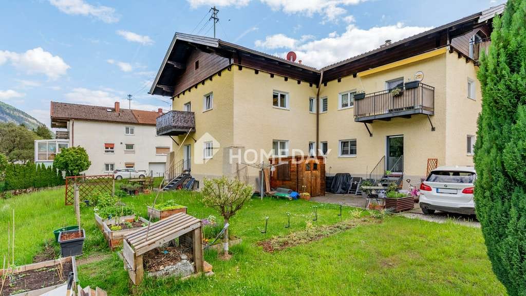 Immobilie in Flintsbach am Inn - Bergblick inklusive – Charmante 2 Zimmer Wohnung mit Fußbodenheizung und Balkon 
 - Bild 1