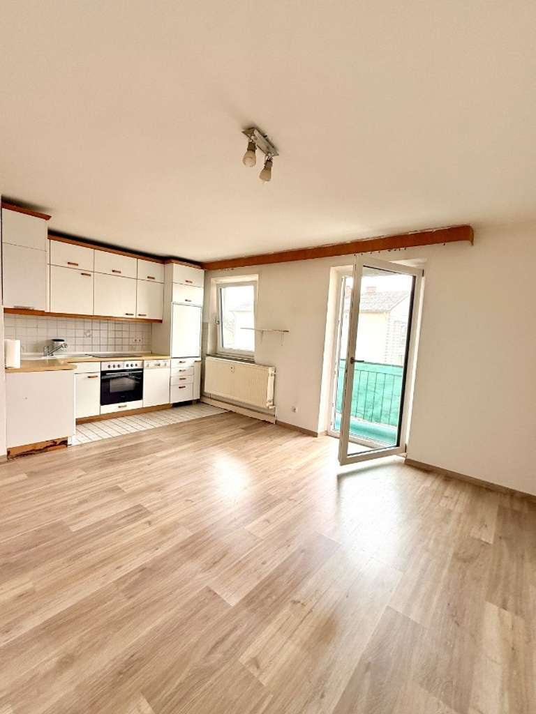 Immobilie in Altötting - Lichtdurchflutete 2-Zimmer-Wohnung mit Balkon und Gestaltungsspielraum - Bild 0