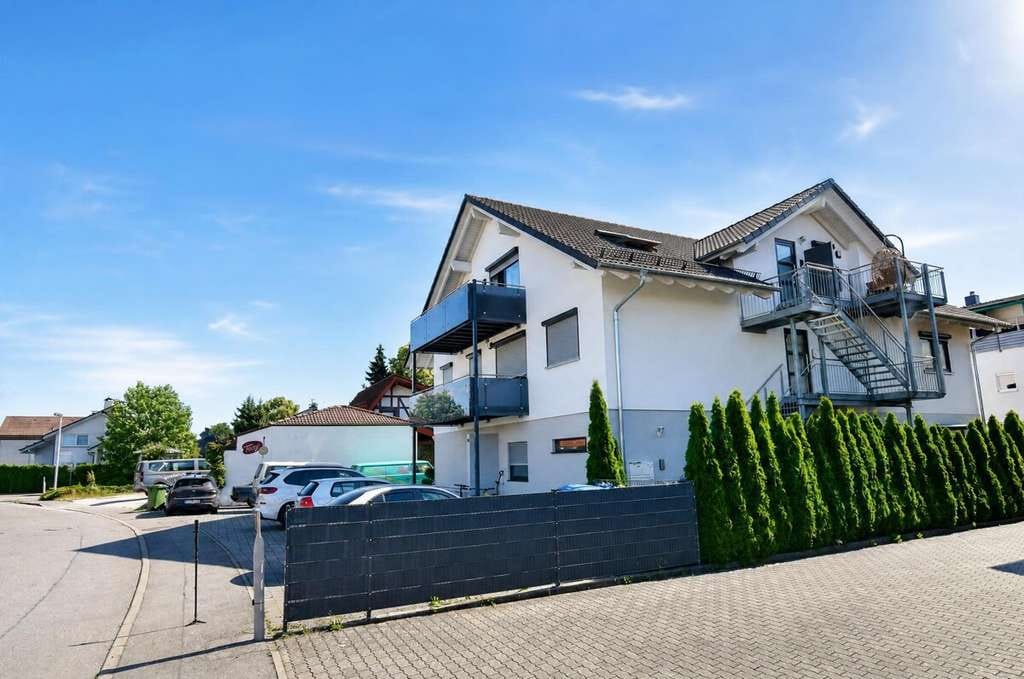 Immobilie in Meckenbeuren - TOP moderne Dachgeschosswohnung mit Balkon - ca. 58 m² - 1 Stellplätzen - Bild 0