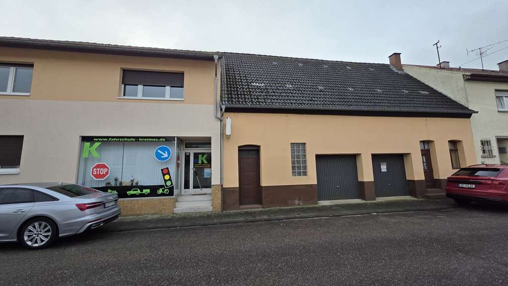 Immobilie in Philippsburg - 1-2 Familienhaus mit gutem Raumangebot und großen Garagentrakt der ideal für Hobbyhandwerker ist - Bild 3