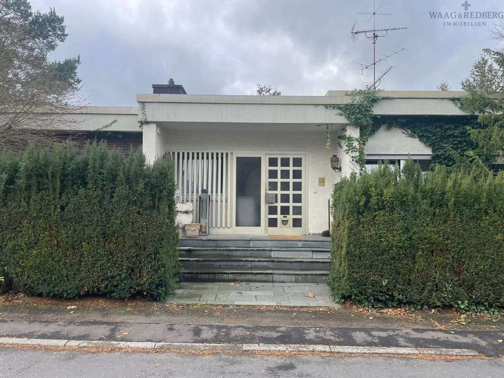 Immobilie in Taunusstein - Extravagantes Haus mit viel Entfaltungspotenzial in bester Lage von Taunusstein - Bild 0