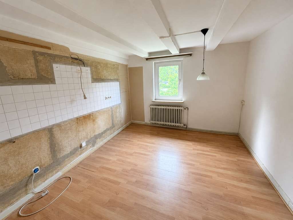 Immobilie in Eslohe - Immobilienpaket: Wohnung (ca. 111 m²), Dachboden, EG-Gewerbe und Miteigentumsanteil am Grundstück - Bild 4