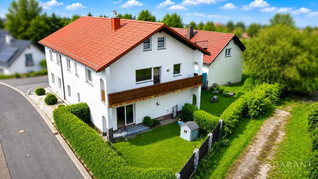 Immobilie in Mehlmeisel - Raum für Ideen, Familie und Zukunft - vielseitiges Zweifamilienhaus auf großem Grundstück - Bild 0