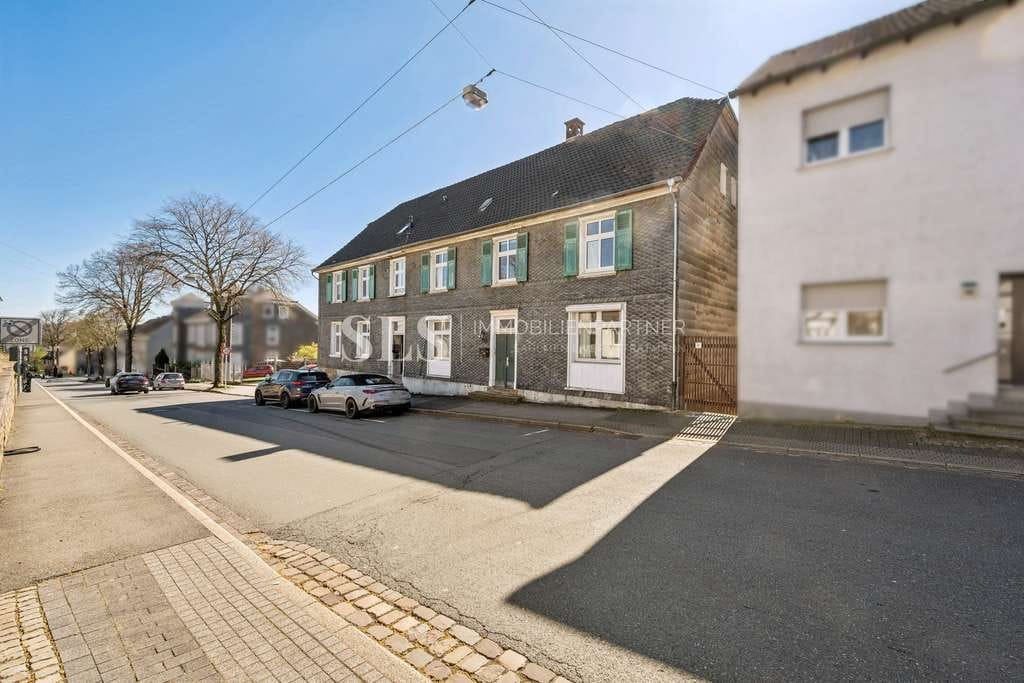 Immobilie in Ennepetal - Haus mit Geschichte und Platz: Fachwerkhaus mit ca. 218 m², moderner Pelletheizung und Ausbaureserve - Bild 1