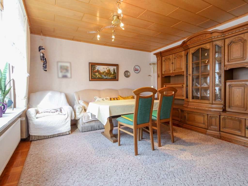 Immobilie in Schenklengsfeld - Ein- bis Zweifamilienhaus mit Dachterrasse, PV-Anlage und neuer Heizung in Schenklengsfeld - Konrode - Bild 4