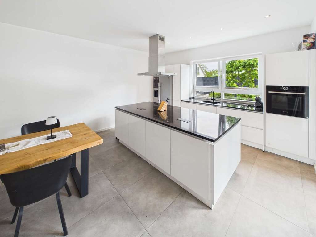 Immobilie in Adelheidsdorf - Stilvoll wohnen in Adelheidsdorf: Modernes Einfamilienhaus mit Top-Ausstattung - Bild 4