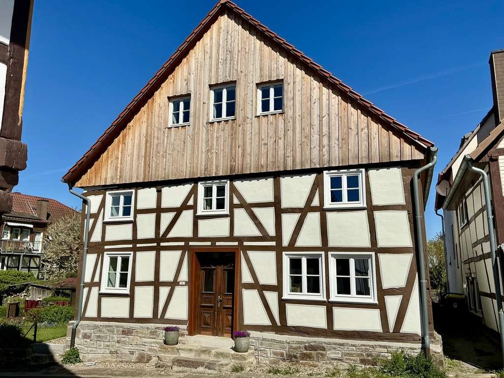 Immobilie in Trendelburg - Kernsaniertes 300j. Fachwerk - direkt an der  Trendelburg !  - Bild 1