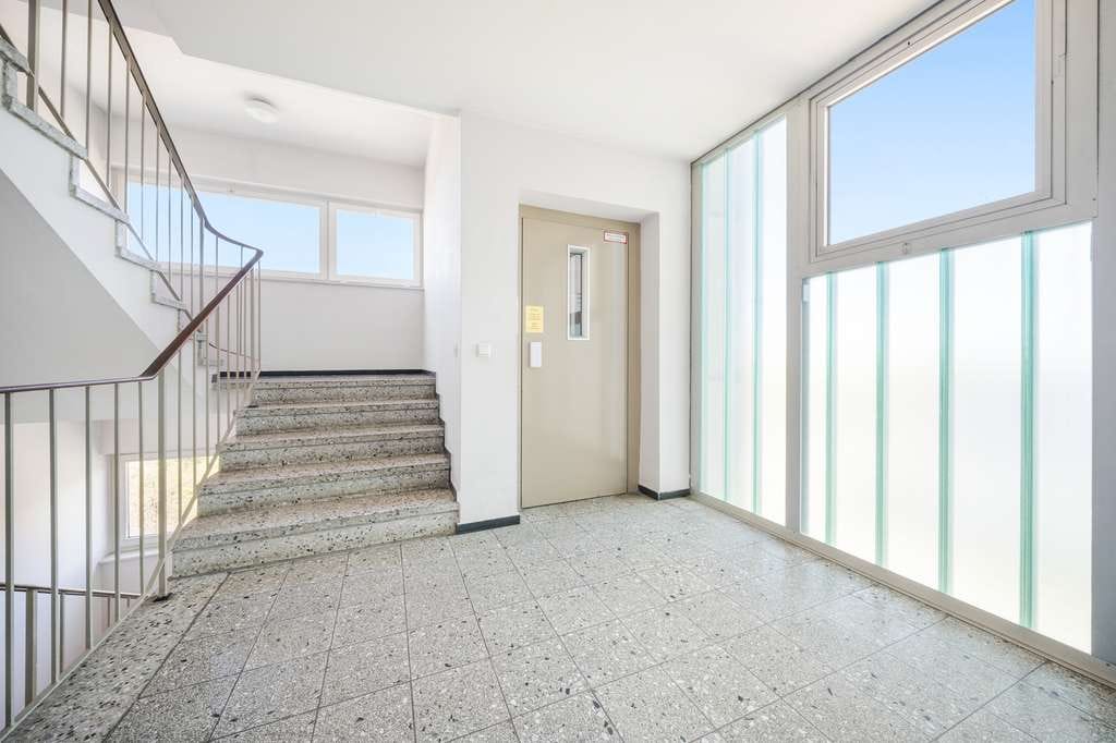 Immobilie in Rendsburg - Helle 4 Zimmer Eigentumswohnung mit sonniger Loggia, Weitblick und Fahrstuhl - Bild 3