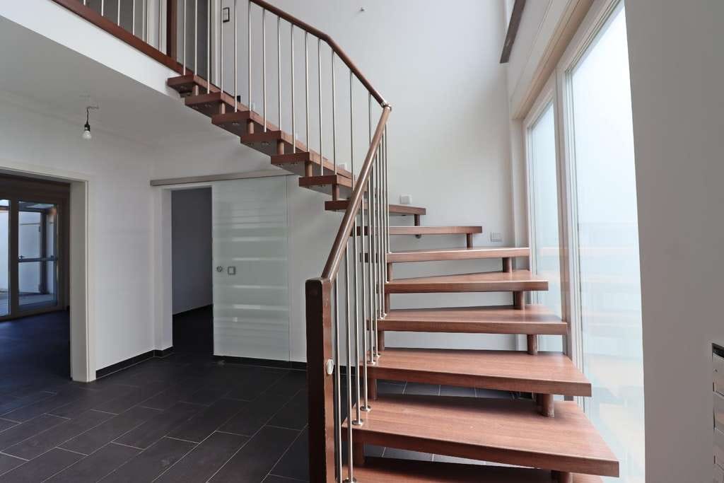Immobilie in Biebesheim - Traumhaftes Einfamilienhaus mit großzügigem Garten in begehrter Lage - Bild 3