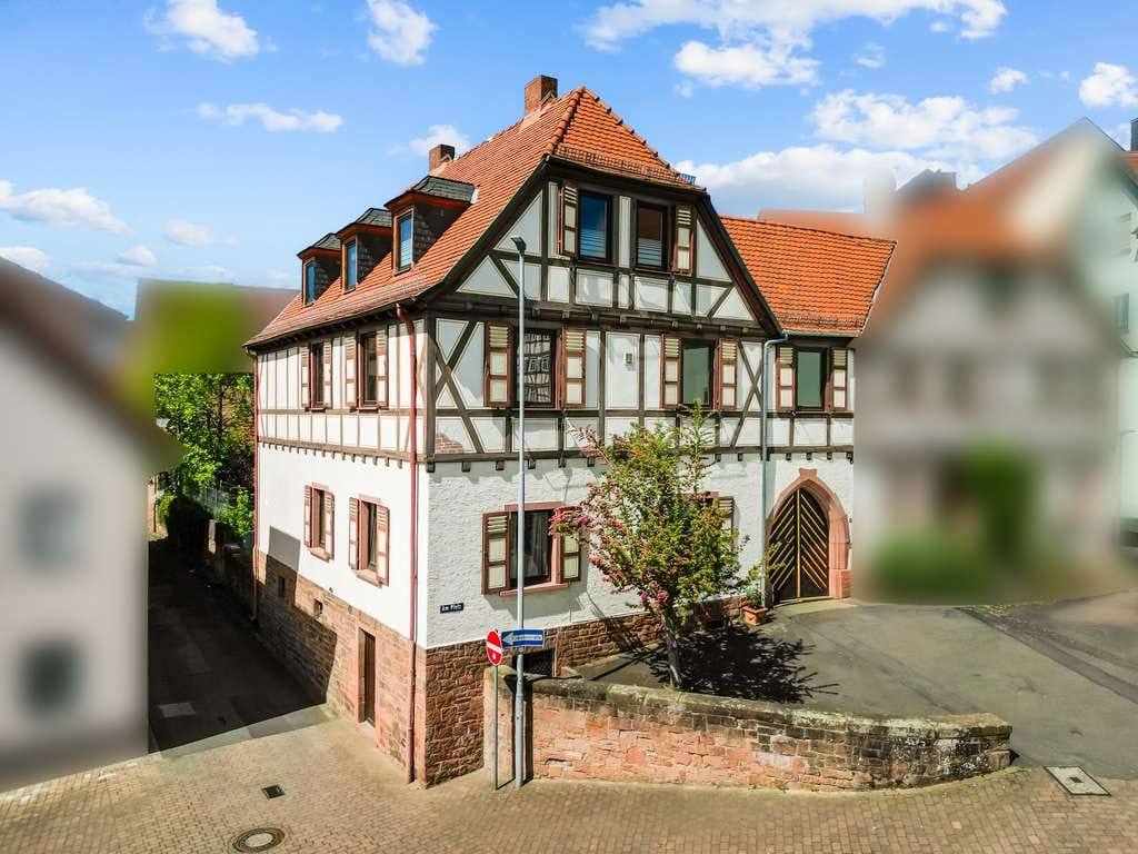 Immobilie in Gelnhausen - **Denkmalgeschütztes 3-Familien-Wohnhaus in zentraler Lage von Gelnhausen-Stadt** - Bild 0